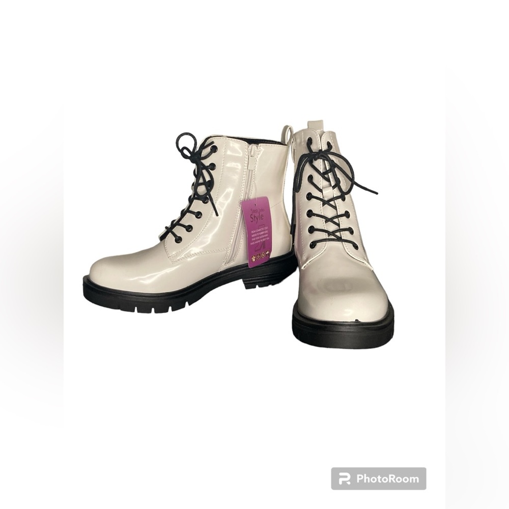 Hawkwell Women’s Combat Ankle Boots